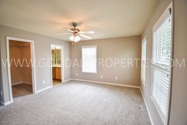 Building Photo - 3 Bedroom 2 Bath Townhome end unit in Glenn Village!!!