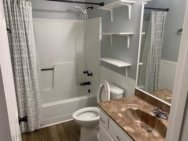 Building Photo - 5545 Oak Branch Cir N