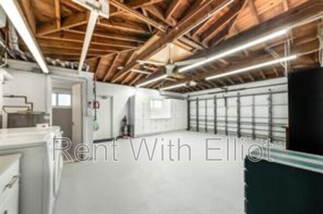 Building Photo - 3140 Calle Largo Dr