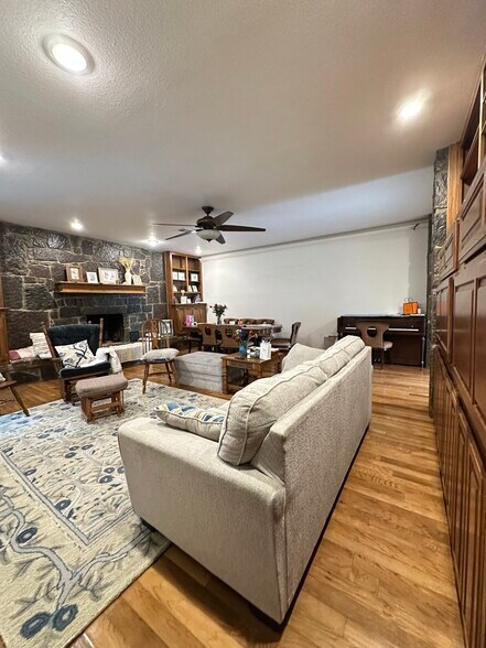 Building Photo - 3609 Hampton Ct