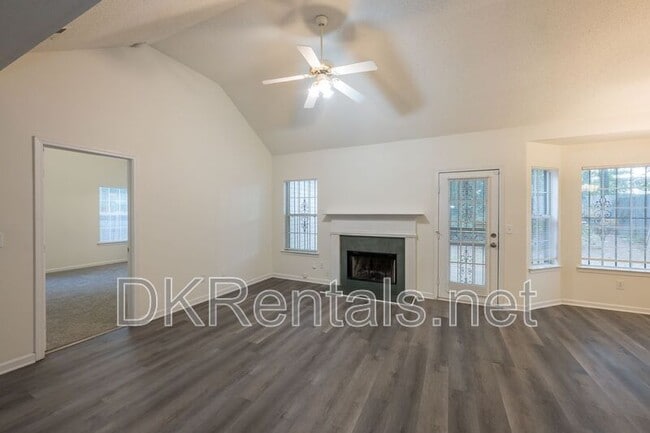 Building Photo - 5689 Isleworth Way
