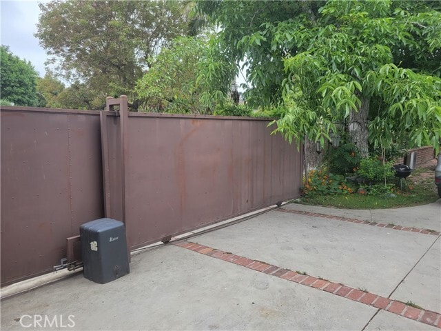 Building Photo - 539 S Michillinda Ave