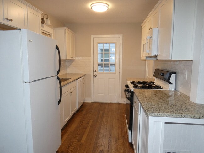 Building Photo - Beautiful Updated Home in North Kansas City School District!