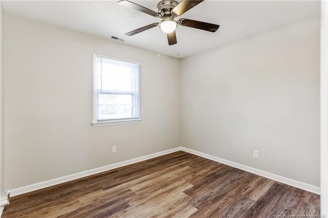 Building Photo - 1089 Essex Pl