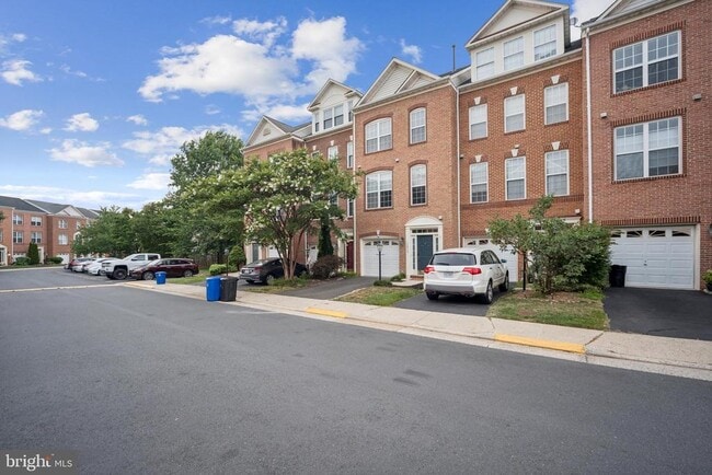 Building Photo - 13013 Park Crescent Cir