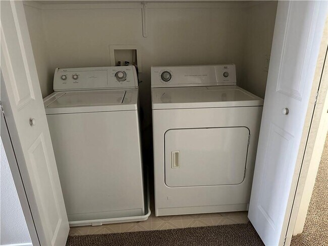 Building Photo - Delightful Henderson Condo with Large Back...