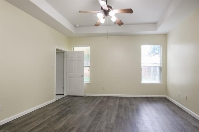 Building Photo - 6614 Surrey Meadow Ct