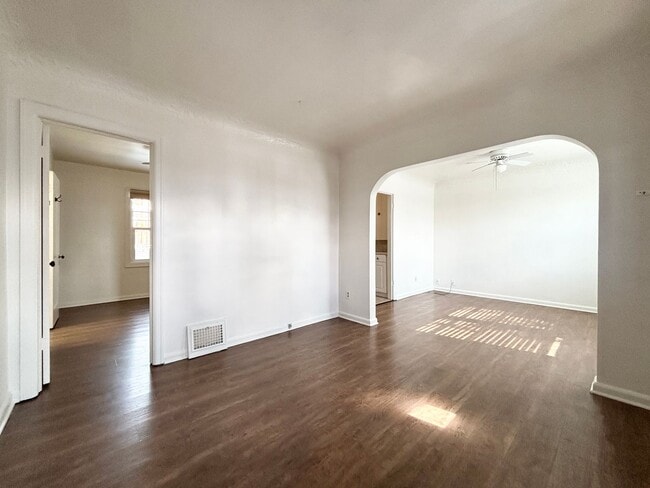 Building Photo - 454 F St