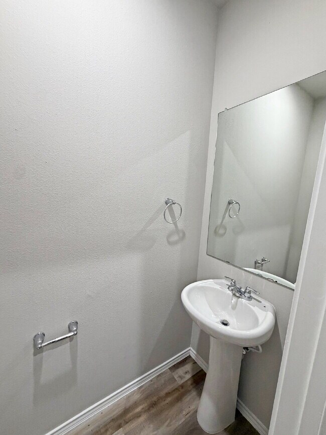 Building Photo - 127 Damon Dv