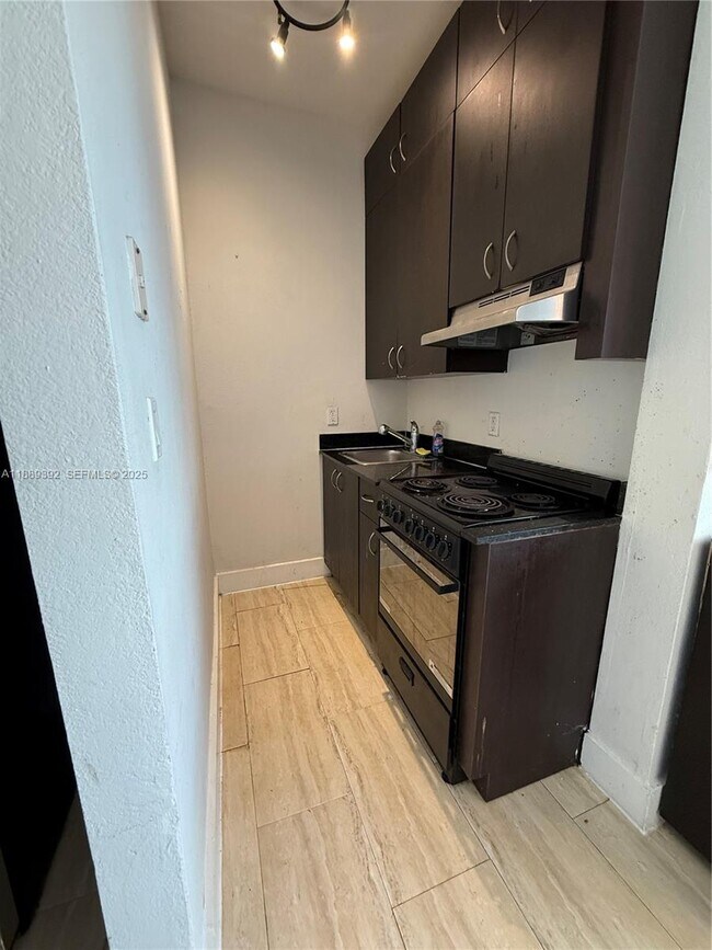 Building Photo - 1330 Pennsylvania Ave