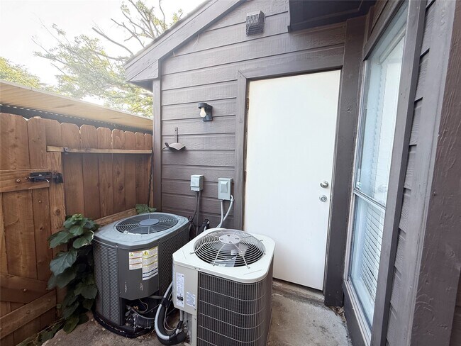 Building Photo - 2601 S Braeswood Blvd