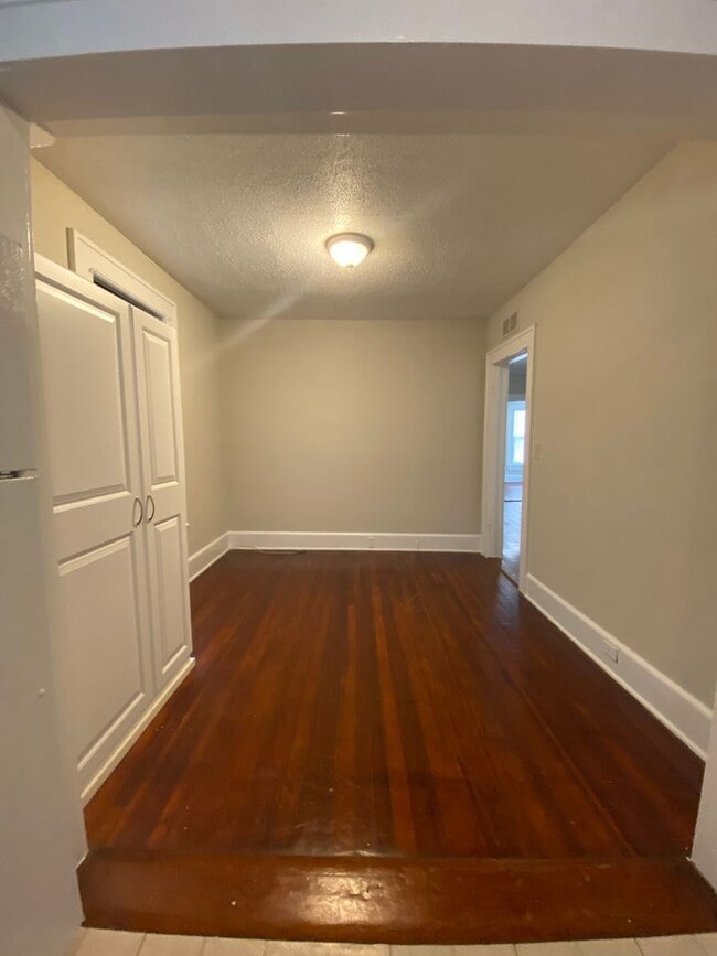 Building Photo - Perfect home with 2 kitchens at NCSU