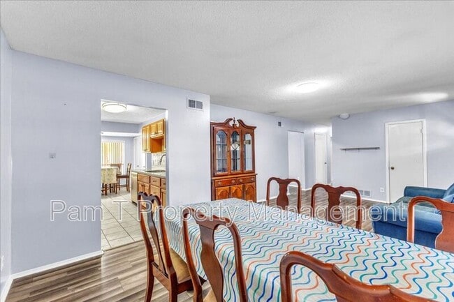 Building Photo - 11403 Largo Dr