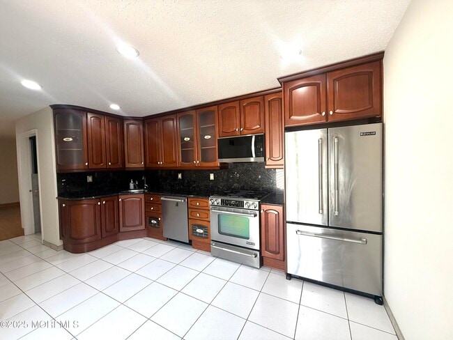 Building Photo - 28 Warbler Rd