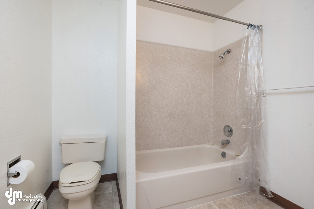 Building Photo - 1180 N Elsinore Ave