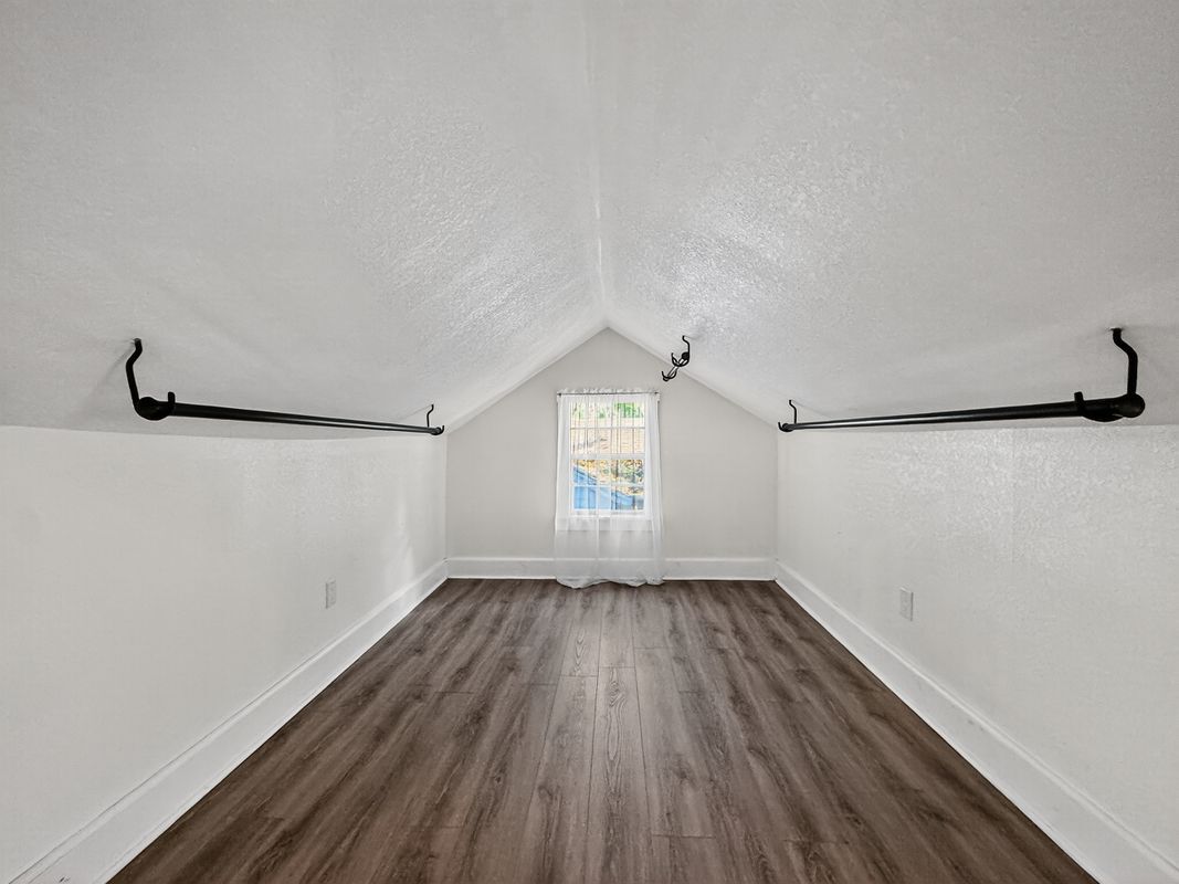 Building Photo - 1016 E Washington Ave