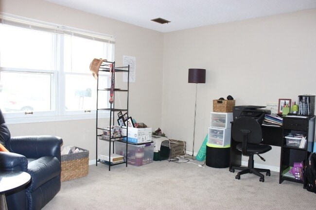 Building Photo - New Hope SidexSide, Walk out Deck, In Unit Laundry, 1 Car Garage