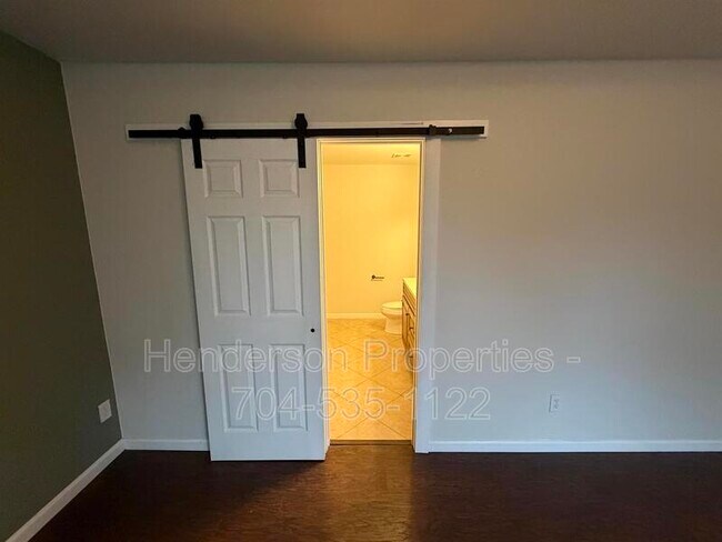 Building Photo - 2121 Ballingarry Dr