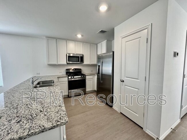Building Photo - 14818 Razorbill Dr