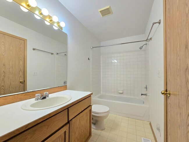 Building Photo - Lovely 3 Bedroom Marysville Rambler -  Pet Friendly - 1/2 off 1st Months Rent!