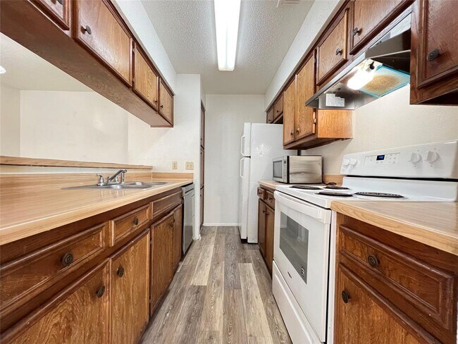 Building Photo - 10616 Mellow Meadow Dr