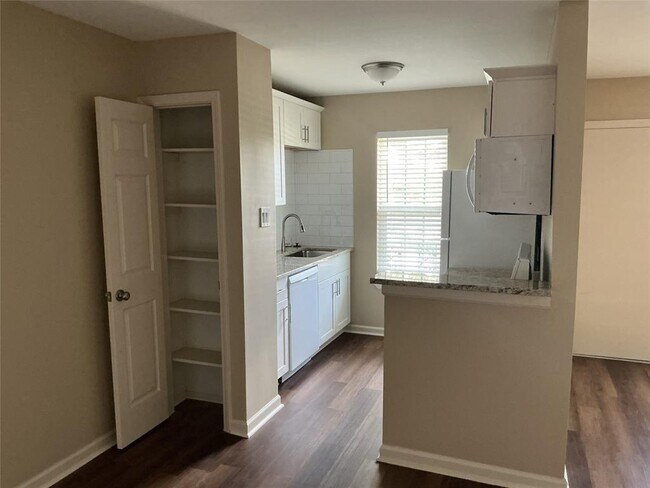 Building Photo - 5550 N Braeswood Blvd