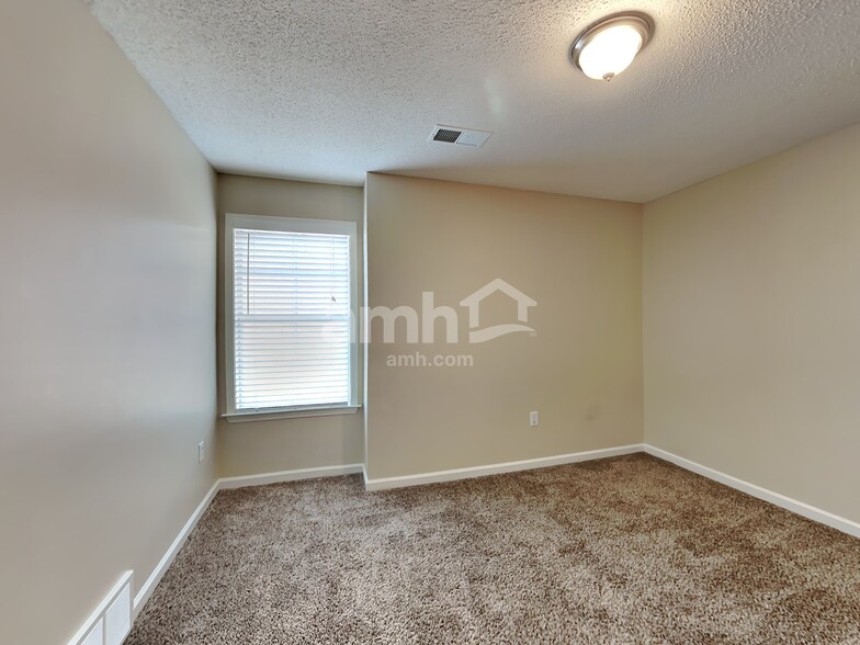 Building Photo - 12315 Longleaf Oak Trail