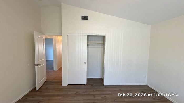 Building Photo - 1910 E Vineyard Rd