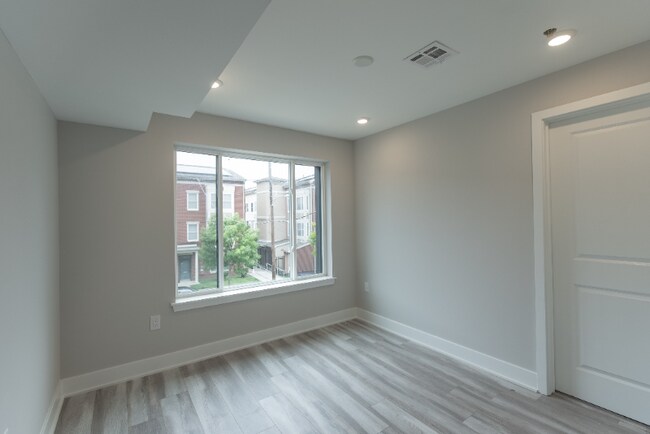Building Photo - 665 N 35th St
