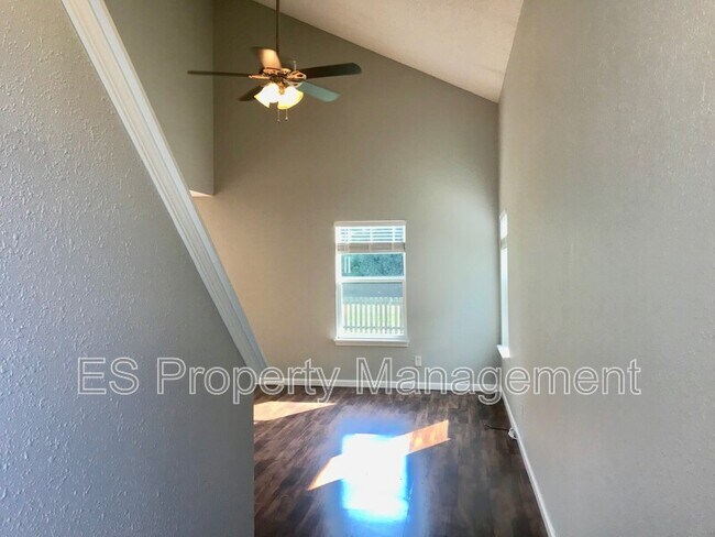 Building Photo - 4481 Redcliff N Ln