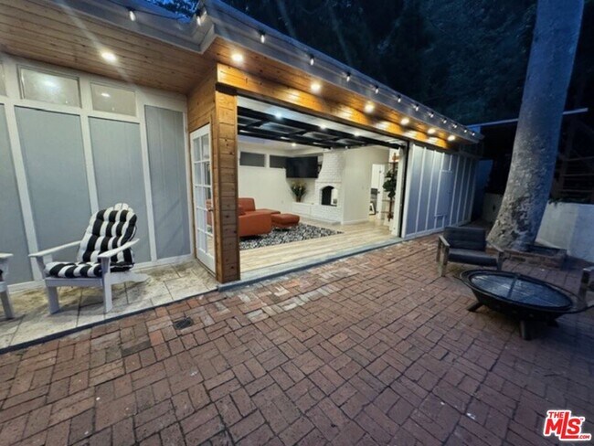 Building Photo - 1636 N Beverly Glen Blvd