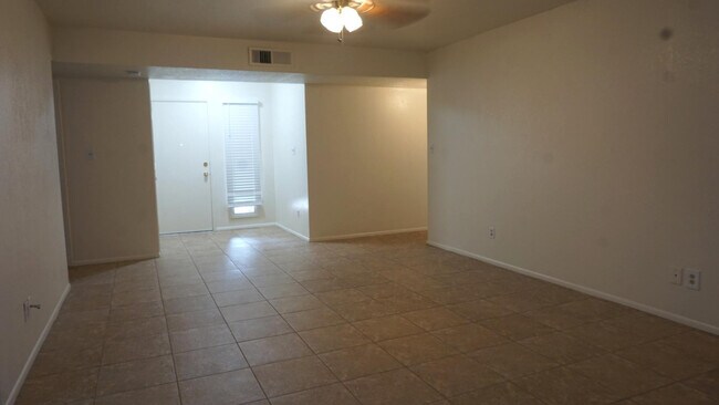 Building Photo - 10851 N 65th Ave