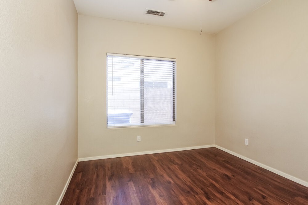 Building Photo - 505 W Del Rio Ln