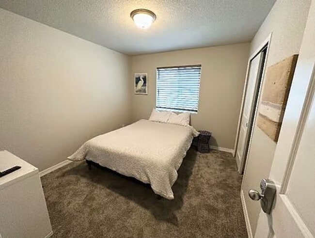 Building Photo - $2600 - 3BR/2.5BA Charming fully furnished...