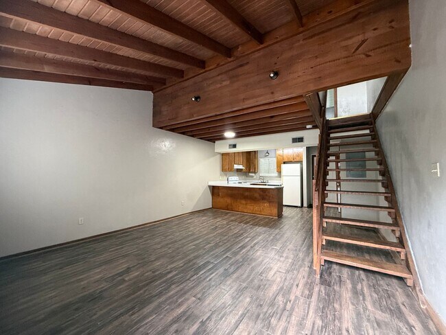 Building Photo - 2 story townhome bear CASCADES PARK w/ W/D