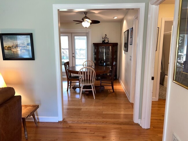 Building Photo - 727 Banks Terrace SE