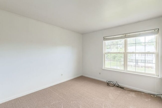 Building Photo - 45808 Meadowlark Dr