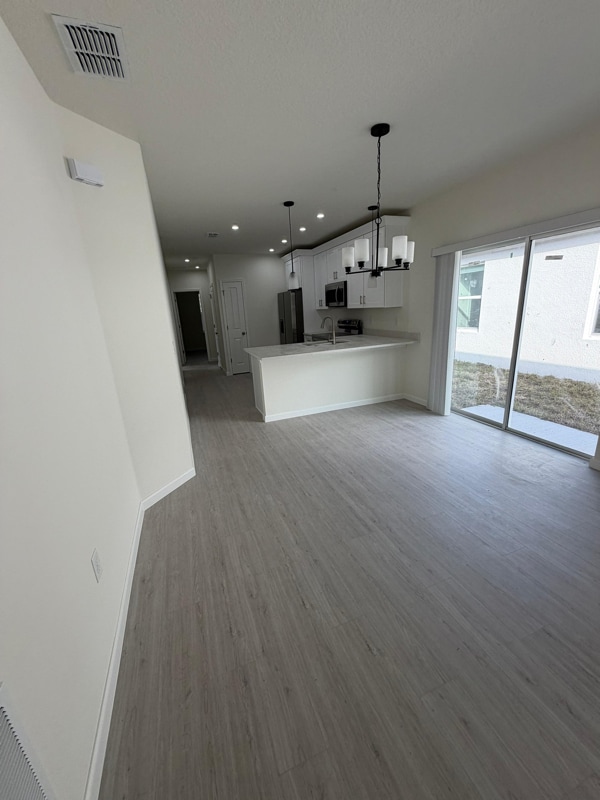 Building Photo - 2341 Suanne Ave