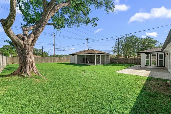 Building Photo - 6022 Willowbend Blvd