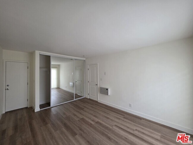 Building Photo - 517 N Francisca Ave