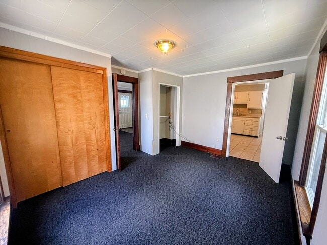 Building Photo - Three-bedroom one bathroom home for rent in North Canton