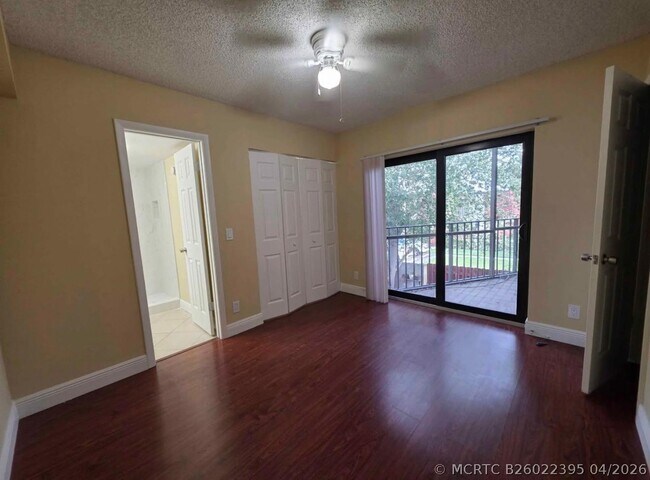 Building Photo - 3928 Victoria Dr