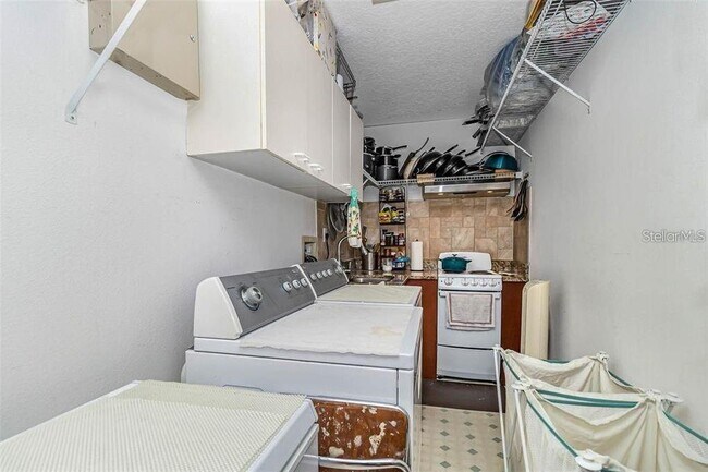 Building Photo - 10001 Highland Woods Ct