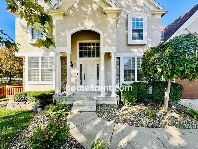 Building Photo - Elegant Cul-de-Sac Retreat with 5th Bedroo...