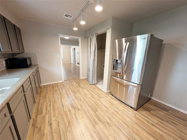 Building Photo - 217 E Douglas Dr