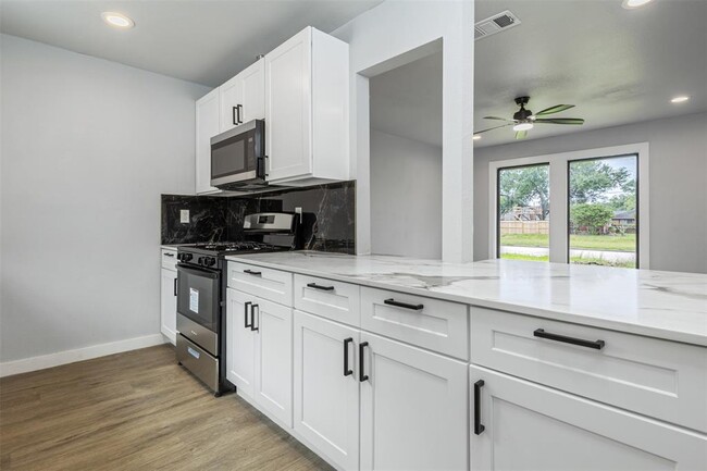 Building Photo - 2207 Mykawa Rd