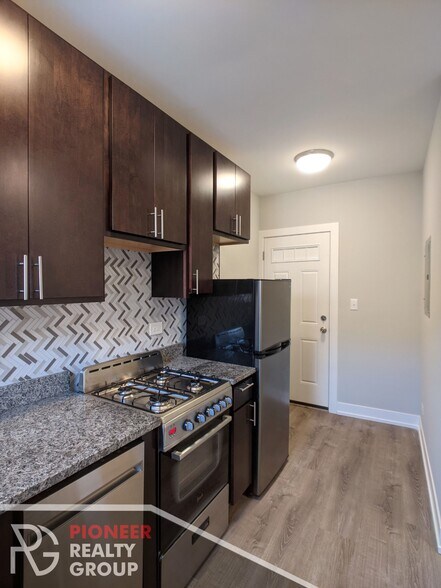 Building Photo - 437 W Belden Ave