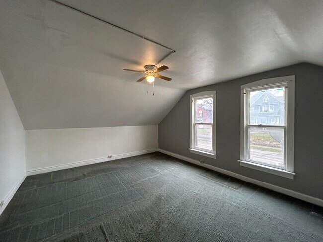 Building Photo - 1458 W 3rd St