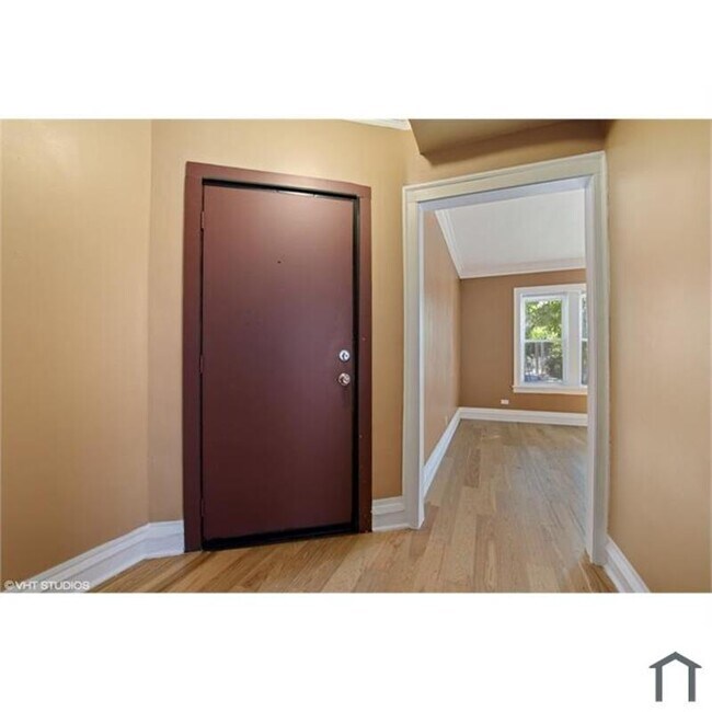 Building Photo - 1140 W 77th St