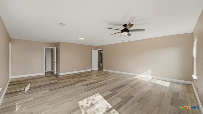 Building Photo - 7338 Raintree Forest